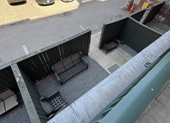 3 beds, 1 bath, $4,500, Unit 4