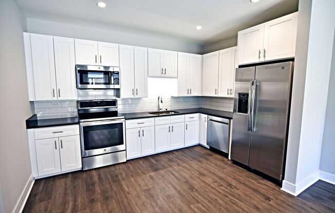 2 beds, 2 baths, 1,014 sqft, $4,300, Unit 3833-219