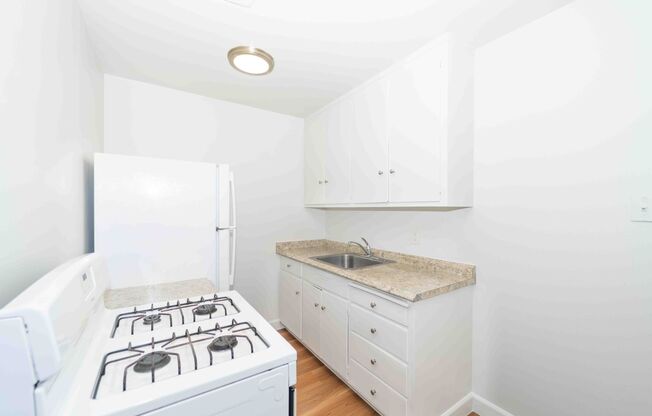 2 beds, 1 bath, $1,950, Unit 6