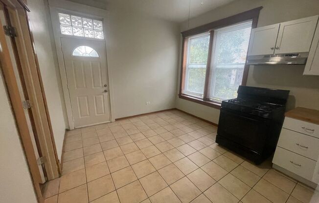 2 beds, 1 bath, $1,600, Unit 1650 # 2R