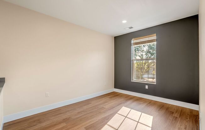 1 bed, 1 bath, 569 sqft, $1,199, Unit 140 Emmaus Rd.
