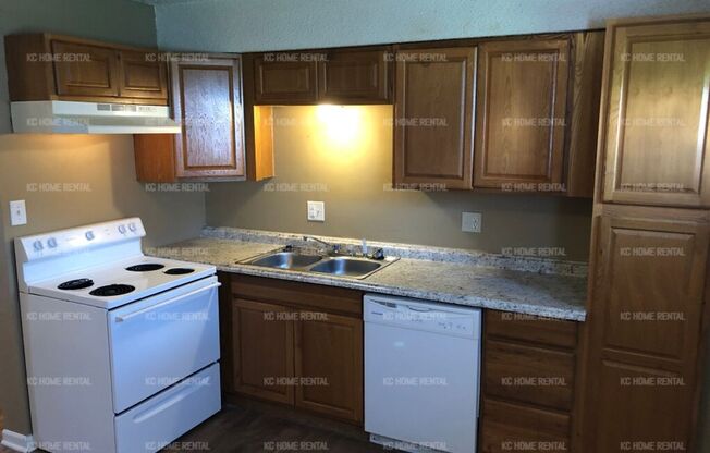 Decent priced 2 bed apt unit in Raytown!