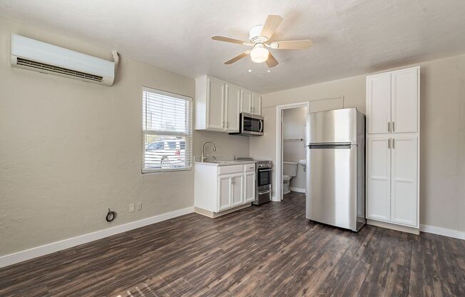 Studio, 1 bath, 250 sqft, $995, Unit 2