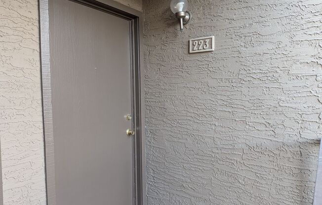 2 beds, 2 baths, 900 sqft, $1,425, Unit 223
