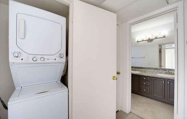 1 bed, 1 bath, $1,200, Unit # 204