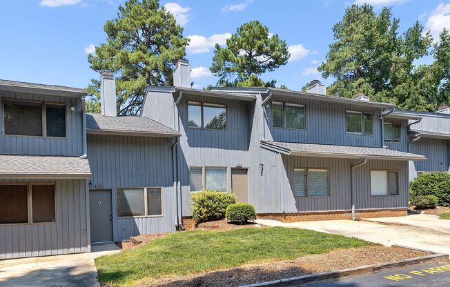 *4bd / 3ba Townhome near Downtown Raleigh*