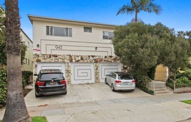 943 6th Street in Santa Monica - North of Wilshire and only 6 blocks to the beach!