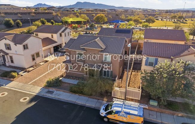 Henderson!!! Community: Cadence!! 4 Bedrooms!!! Bed & Full bath downstairs!! Loft/computer area upstairs!! Jack N Jill Bath!! Playground!!