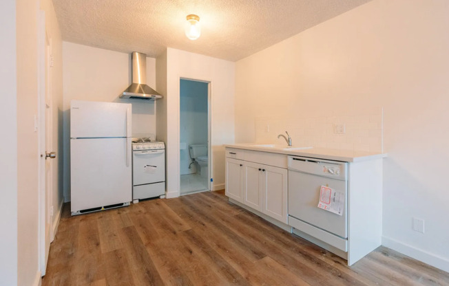 Studio, 1 bath, $1,465