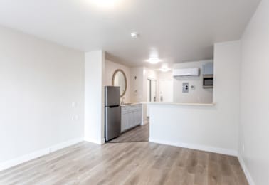 Studio, 1 bath, 274 sqft, $1,737