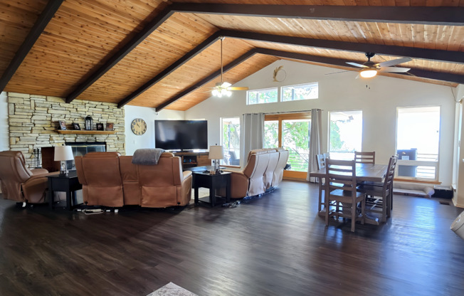 Spacious & Modern 5-Bedroom Retreat in Tehachapi’s Scenic Bear Valley