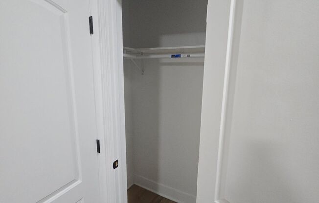 Lower East Side Milwaukee Studio and One bed Apartments- Flexible Lease Terms