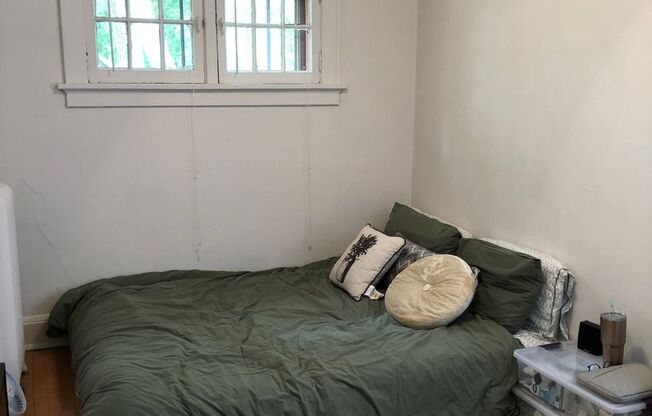 2 beds, 1 bath, 1,100 sqft, $1,350, Unit 5