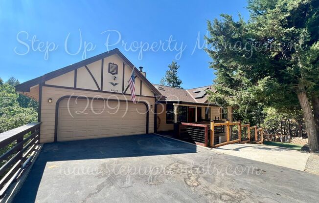 Cedar Ridge 3BR/3BA – Modern Amenities in a Forest Retreat with Solar & RV Parking