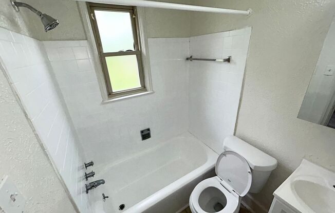 1 bed, 1 bath, 575 sqft, $995, Unit 105