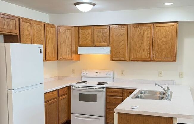 3 beds, 2 baths, 1,200 sqft, $1,325, Unit TE218X-247