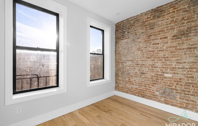 221 E 10 ST