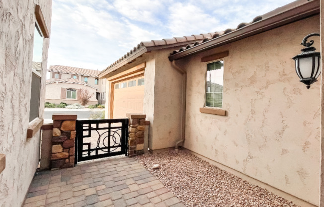 118 E Canyon Way