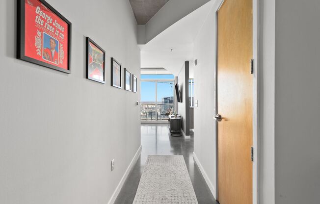 Updated 1 Bed/1 Bath Condo in The Gulch's Iconic 18th Floor