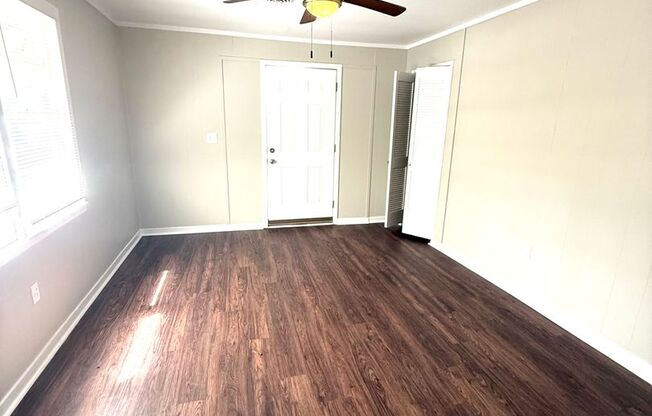 ** 3 bed 1 bath located in Forest Hills ** Call 334-366-9198 to schedule a self showing