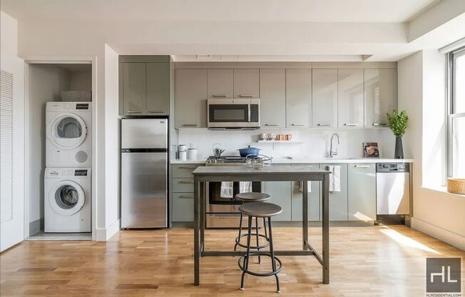 3 beds, 2 baths, 1,214 sqft, $5,000, Unit 719