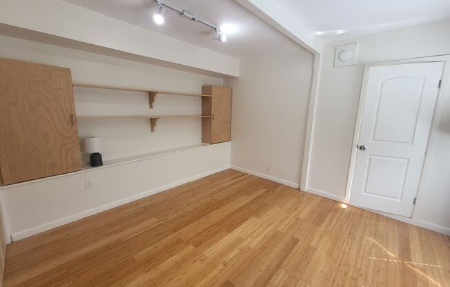 Studio, 1 bath, $2,395