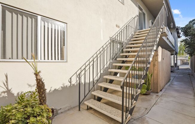 208 Avenue H