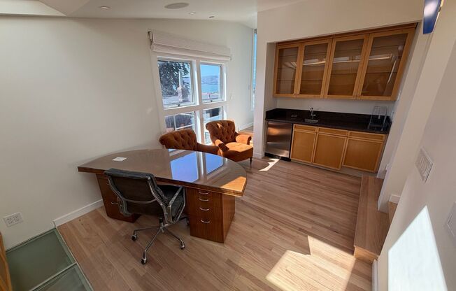 Iconic Russian Hill Luxury: Fully Remodeled 6-Level Home with Sweeping Bay Views