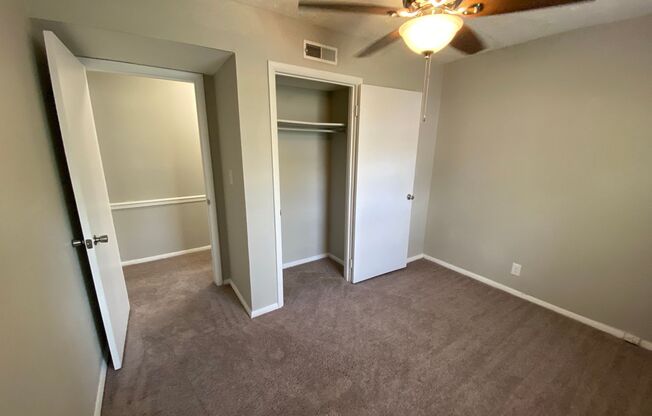 2 beds, 1 bath, 960 sqft, $1,365, Unit 81