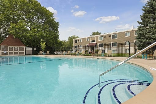 Minnehaha Manor Apartments in Oakdale, MN Outdoor Pool