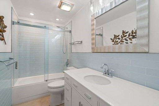 2 beds, 1 bath, 1,165 sqft, $4,000, Unit 304