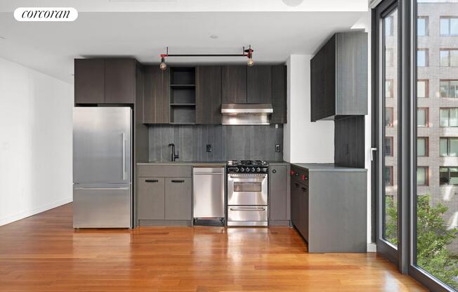 3 beds, 2 baths, $5,629, Unit 650