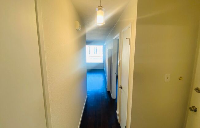 EPIC REA, INC.- Beautiful Noe Valley Remodeled 1 bed/ 1 bath with parking & laundry