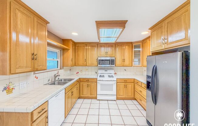 2BD/1BA Home in La Mesa with Turf Yards, Large Backyard, W/D & 2-Car Garage