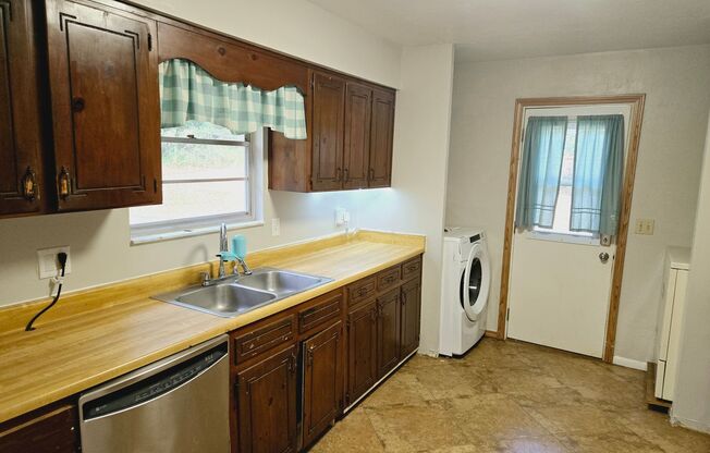 2 beds, 2 baths, $1,695