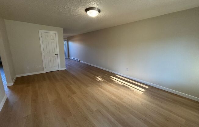 2 beds, 1 bath, 845 sqft, $1,625, Unit 28