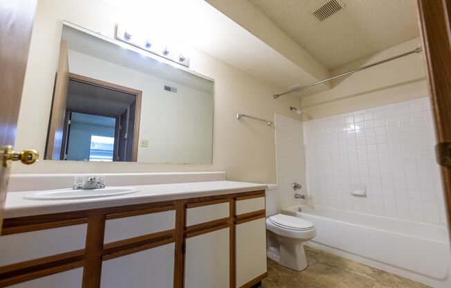 1 bed, 1 bath, 710 sqft, $675, Unit 10816-10