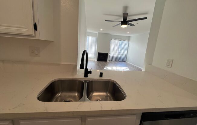 2 beds, 1.5 baths, 1,150 sqft, $1,998, Unit 305