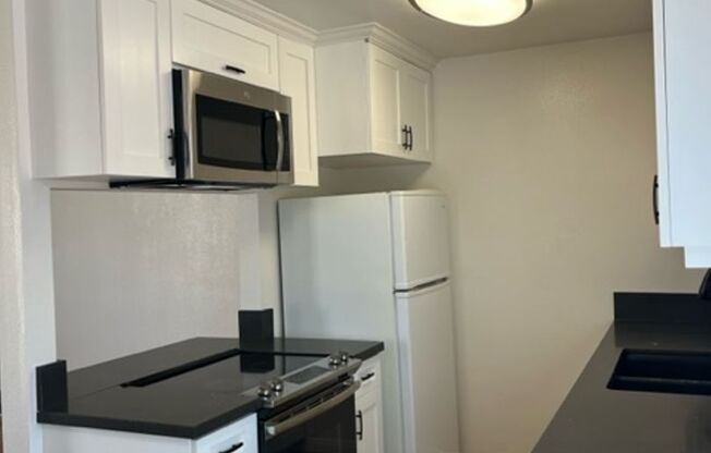 1 bed, 1 bath, $1,800, Unit F