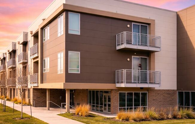 2 beds, 1 bath, 900 sqft, $1,099, Unit 5-301