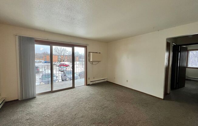 2 beds, 1 bath, $795, Unit 9