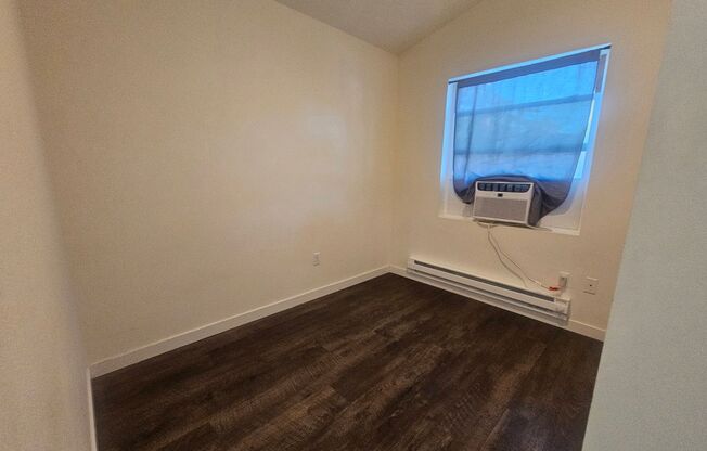 2 beds, 1 bath, $1,250