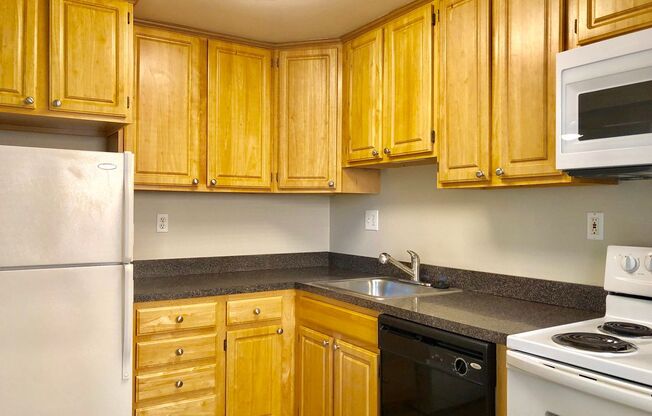 2 beds, 1 bath, 908 sqft, $2,250, Unit 153