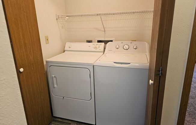 2 beds, 1 bath, $925, Unit 810