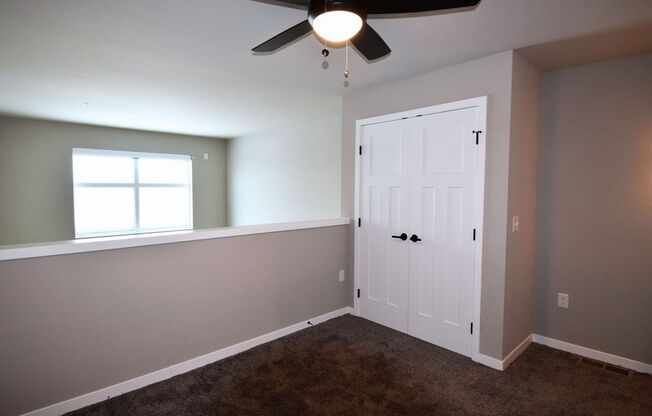 2 beds, 1 bath, 1,002 sqft, $1,990, Unit 5604-406