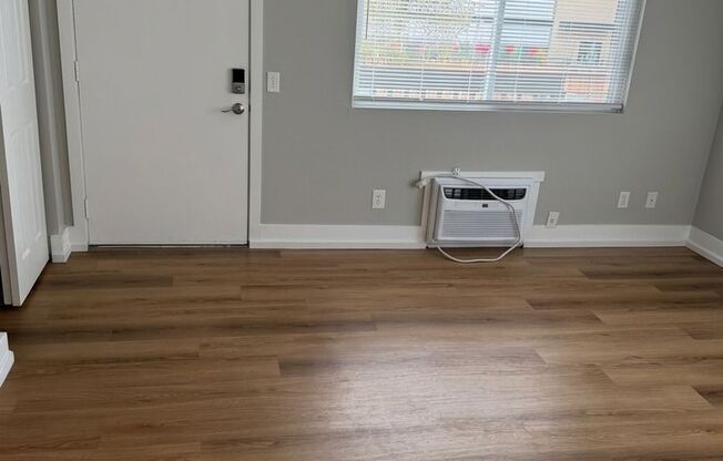 Studio, 1 bath, 650 sqft, $995, Unit 23