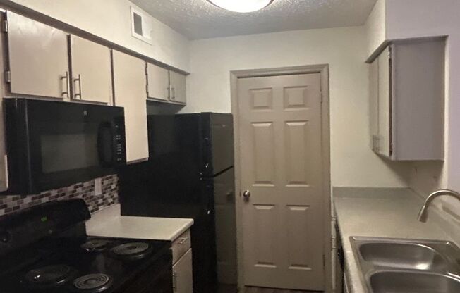 1 bed, 1 bath, 650 sqft, $1,241, Unit 1128