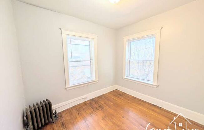 2 beds, 1 bath, $1,200, Unit Apt 5