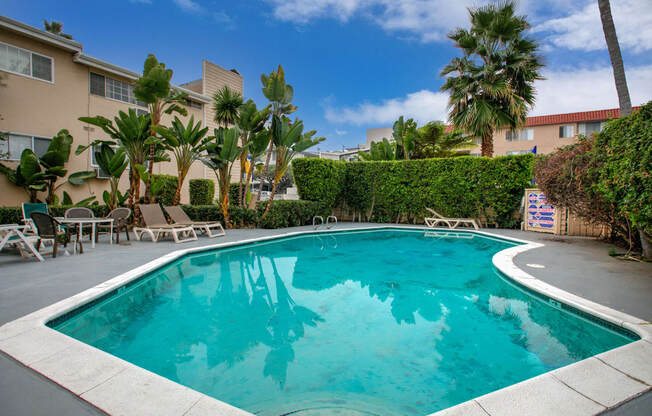 Apartment Building in Los Angeles Pool