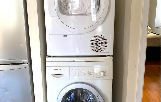 2 beds, 1 bath, $5,400, Unit 5D